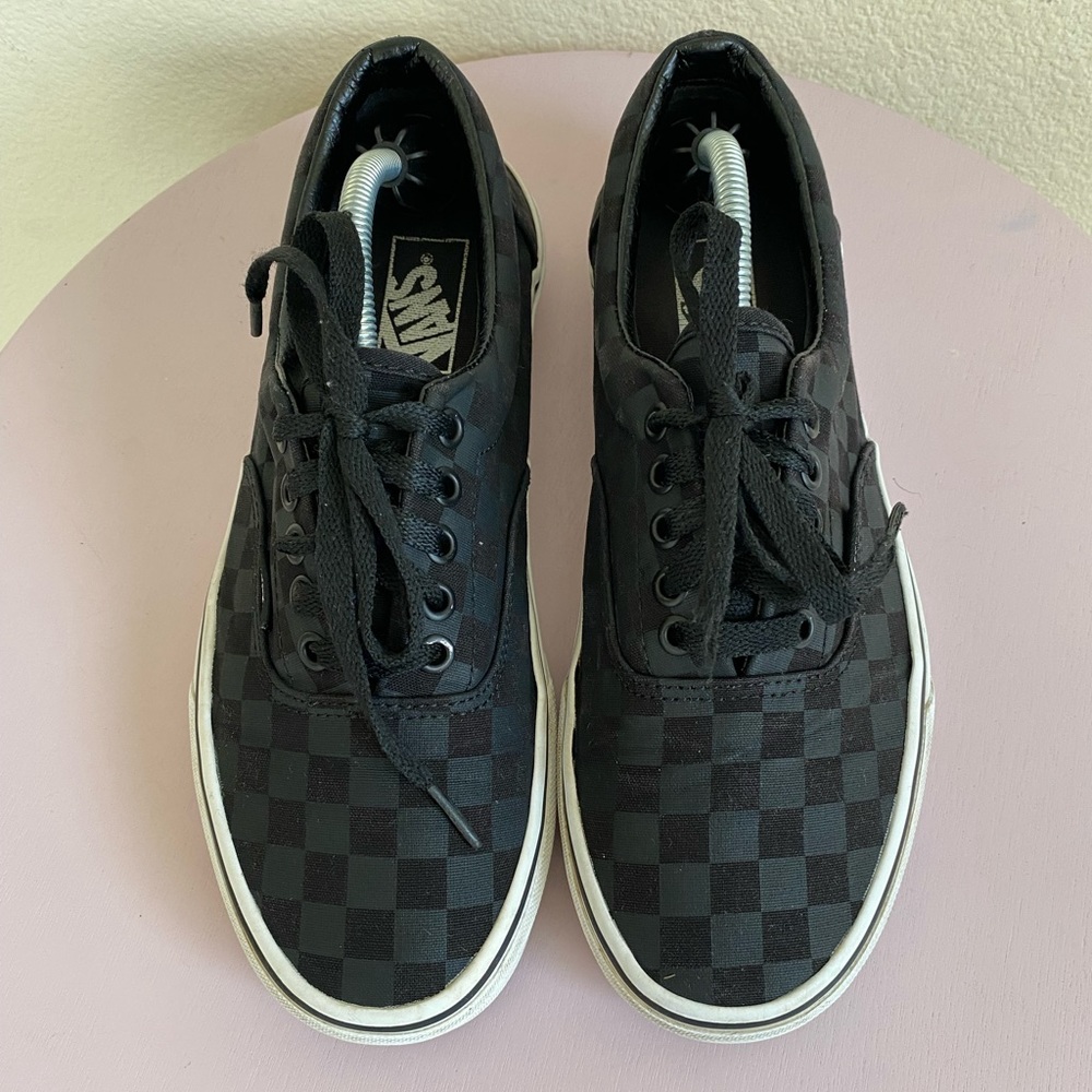 Vans Classic Black Checkered Sneakers Womens size 9.5 / Mens size 8